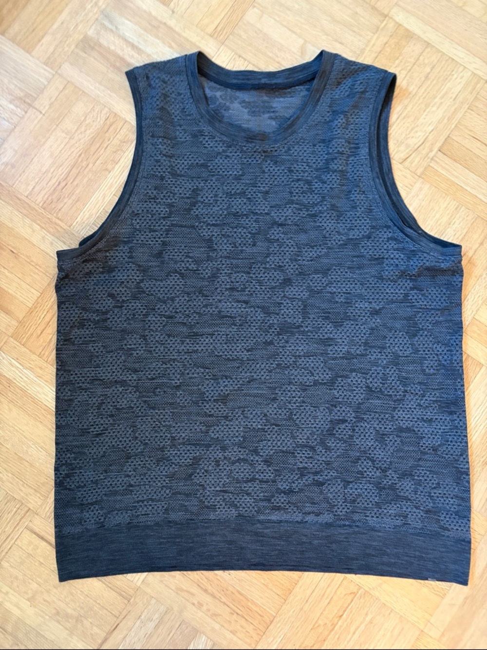 lululemon athletica grey camo print sleeveless tank top